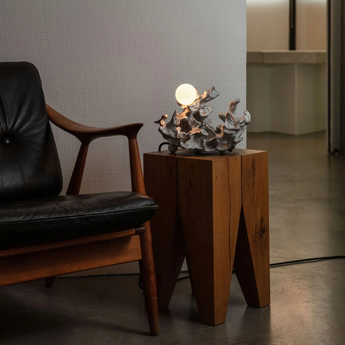 44t Table Lamp - Image 3