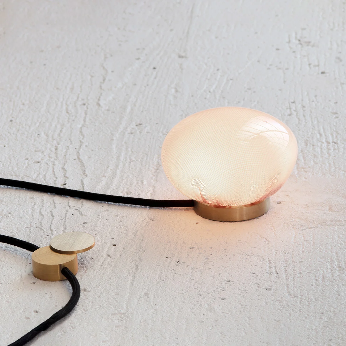 84Vt Table Lamp - Image 3