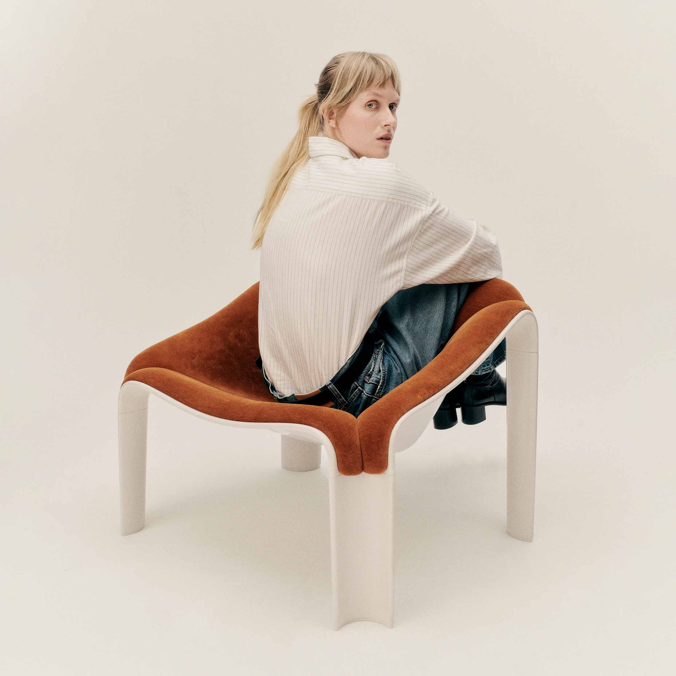 F300 Lounge Chair - Image 11