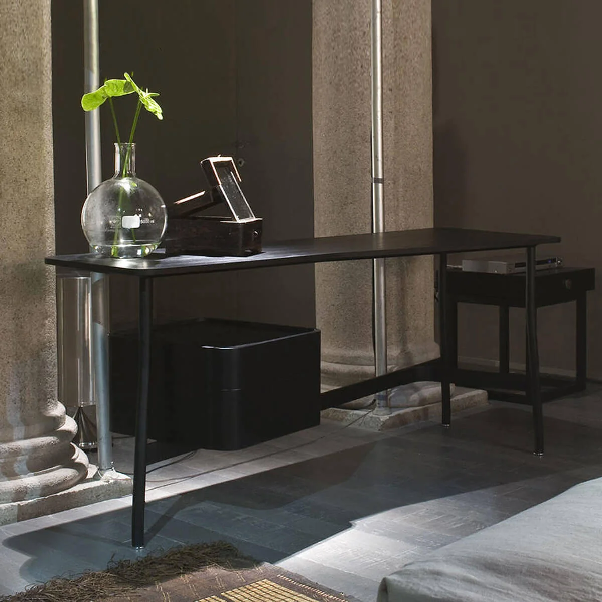 L40 Sled Desk - Image 2
