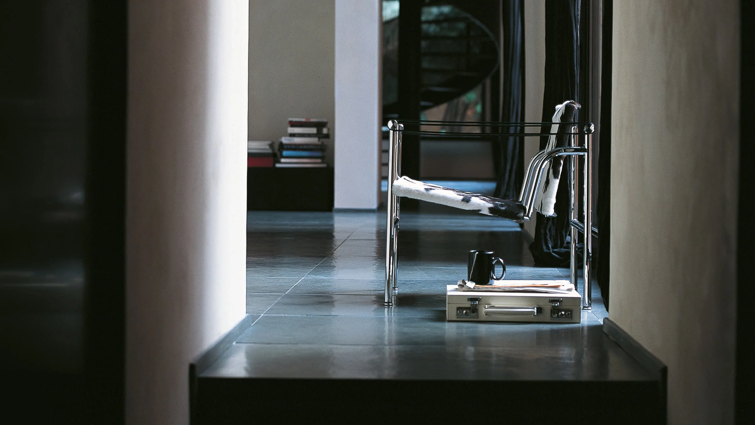 LC 1 Sling Chair - Image 4