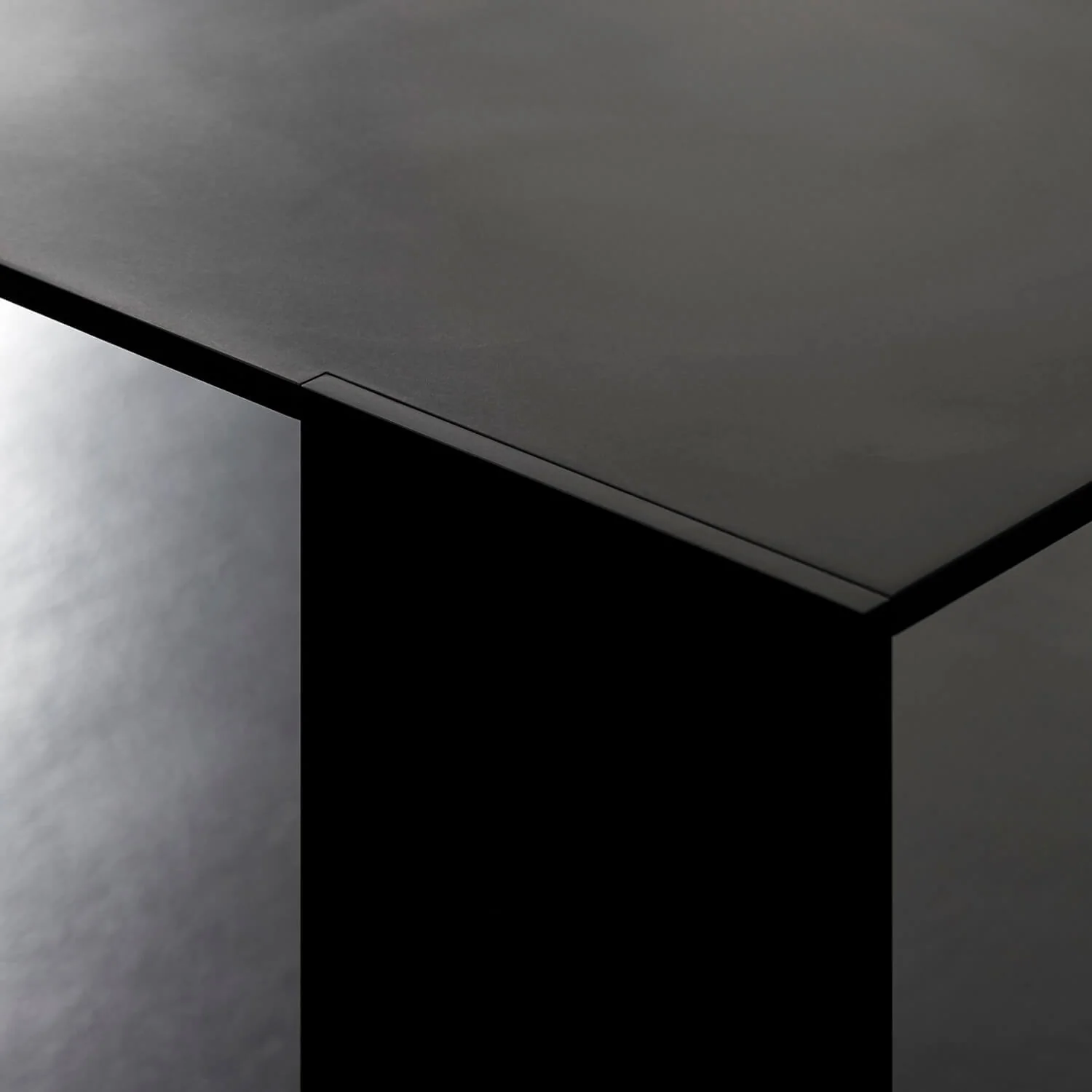 Metallico Table - Image 9