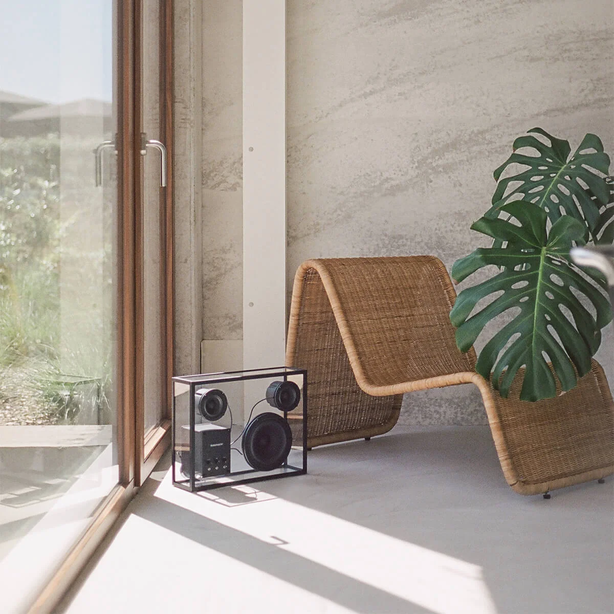 Transparent Speaker - Image 30