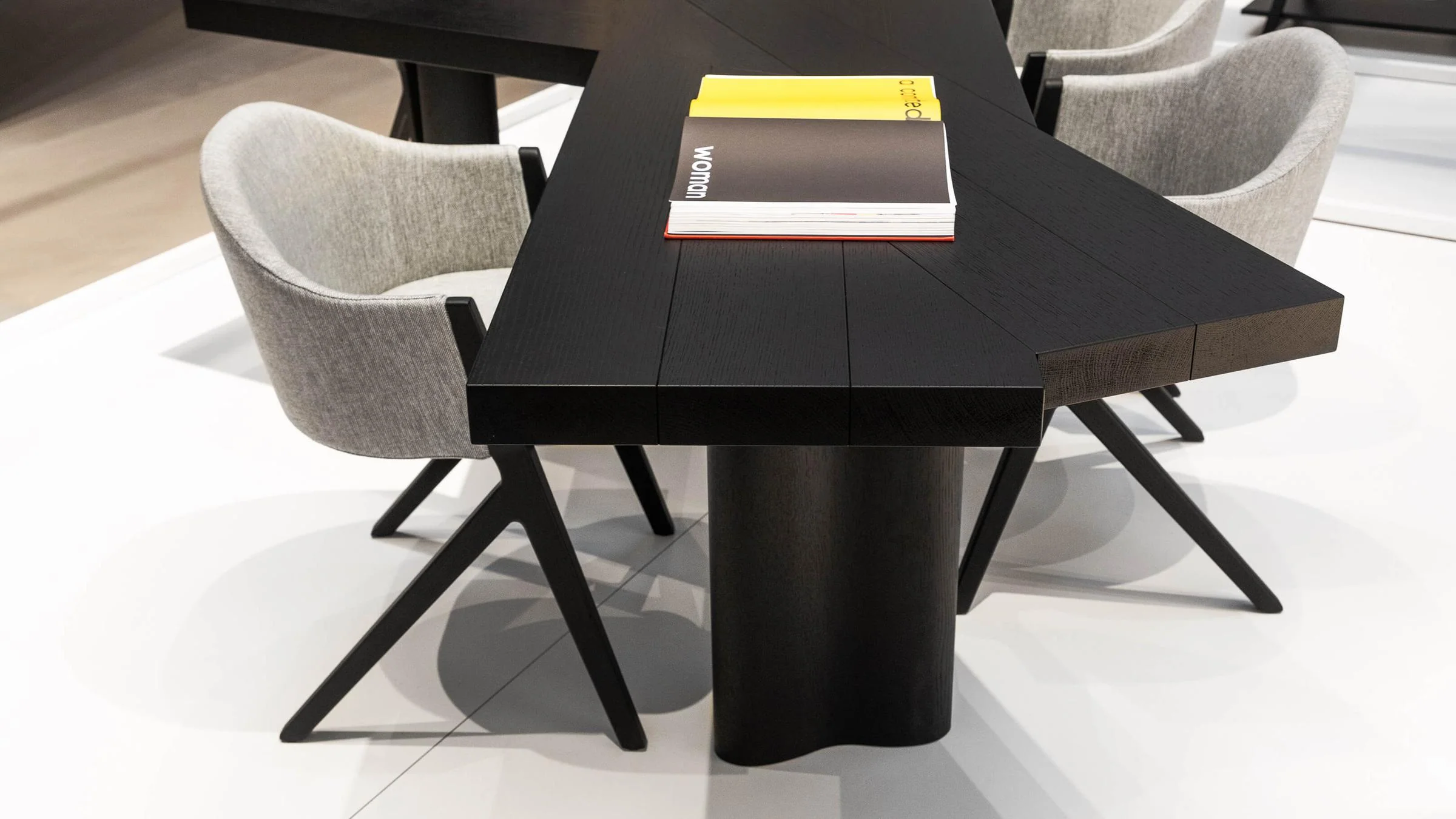 Ventaglio Table - Image 8