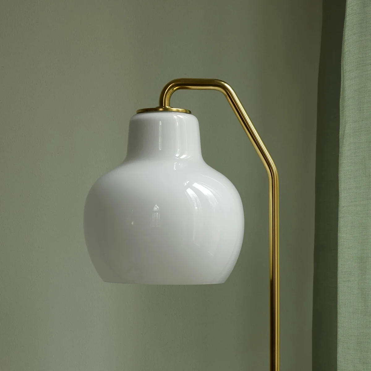 VL Ring Crown Floor Lamp - Image 4